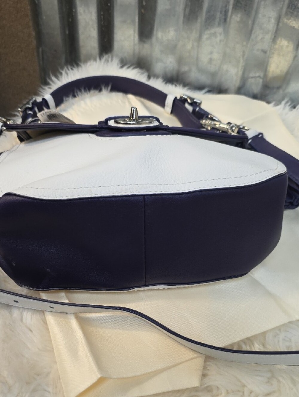 Very RARE! NWT Coach White and Purple Leather Willis Crossbody - Picture 3 of 11